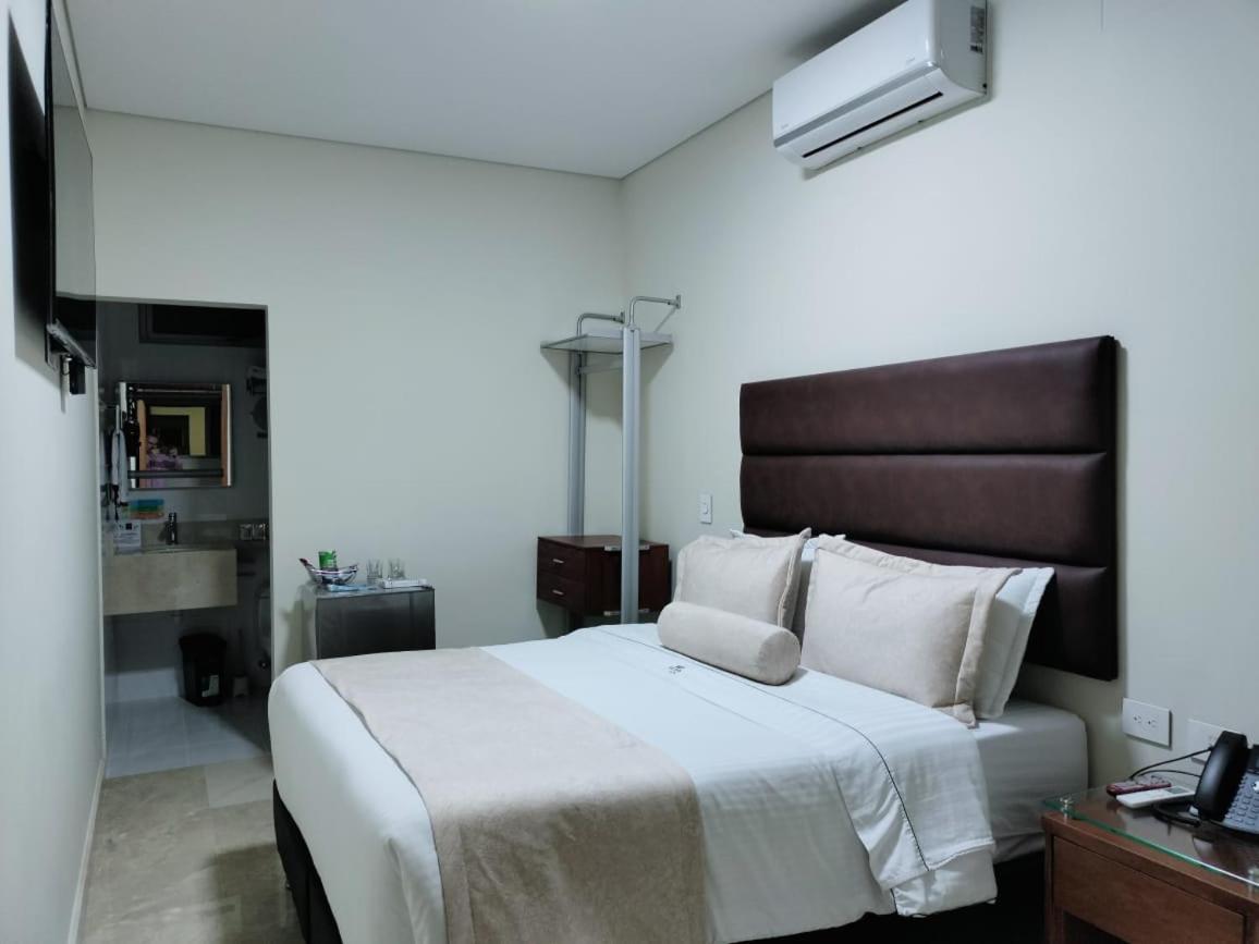 Hotel Dorado La 70 Медельїн Екстер'єр фото